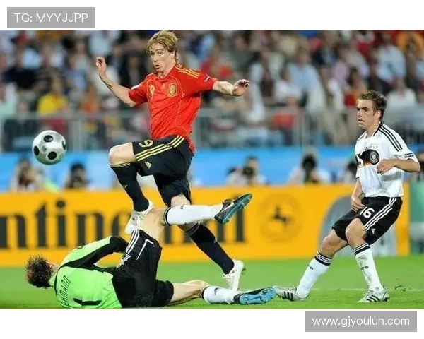 退役法国足球明星的传奇人生与对足球的深远影响探讨